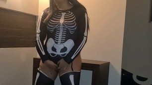 teen fucks a stranger at Halloween party without condom